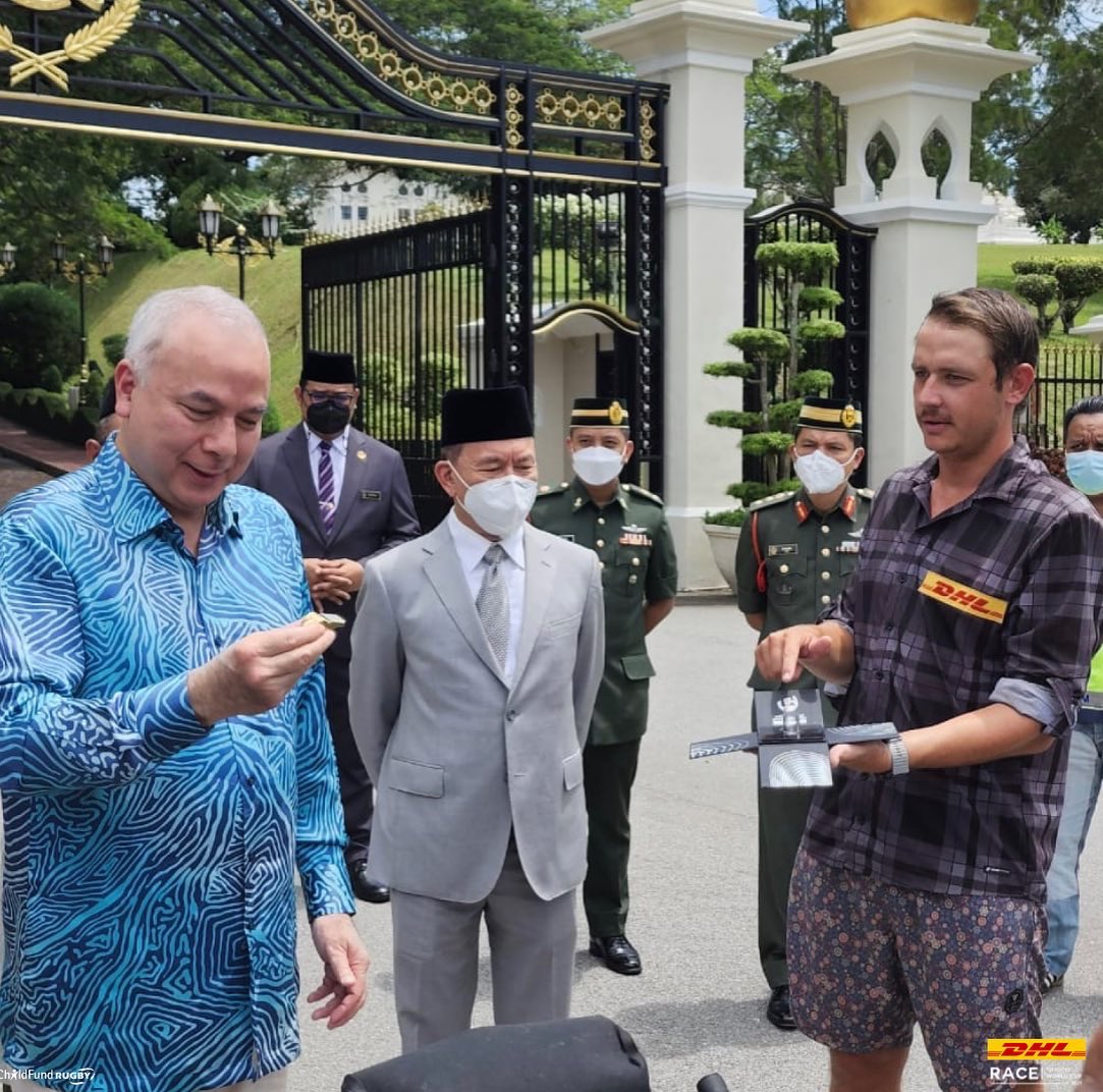 racetoRWC's tweet photo. Day 67 

A once in a life time event. 

We met with His Royal Highness; 
Sultan Nazrin Muizzuddin Shah. He has a keen interest in Rugby and was interested in our story and to see the @rugbyworldcup 2021 whistle. Thanks Nath. 

@WorldRugby @RonRutland @DHLRugby @ChildFundRugby https://t.co/Fo7SbLjo9y