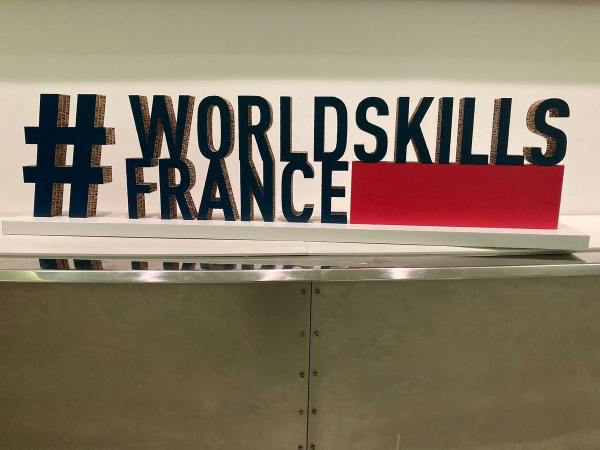 uimm's tweet photo. La compétition @WorldSkillsFR  était à l’honneur hier à l’UIMM. L'occasion de rappeler que l'@UIMM est fière de soutenir et d’accompagner la compétition WorldSkills, véritable vitrine des #métiers industriels et de l’excellence des #formations. 
#FiersDeFaire #FabriqueAvenir https://t.co/rmHuLUZ3Az