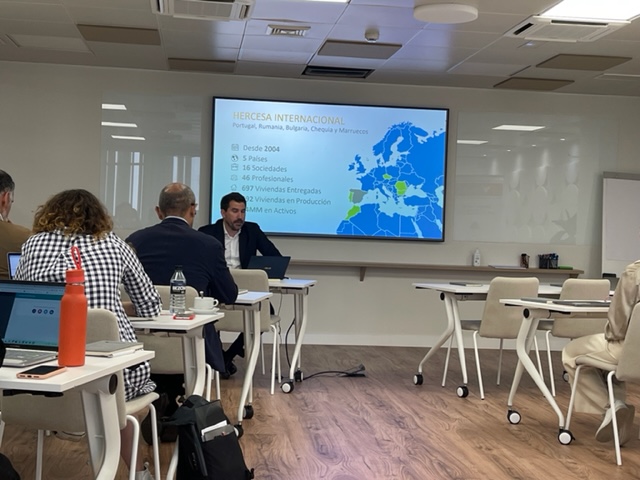 MBudo_you's tweet photo. ¡Gracias a todos los asistentes y colaboradores en el evento! Un placer escuchar de primera mano un gran caso de éxito de expansión internacional como #Hercesa. Gracias #Aircall y #HubSpot por mostrarnos las soluciones que permiten el crecimiento de nuestros clientes. https://t.co/InOVXGpbkj