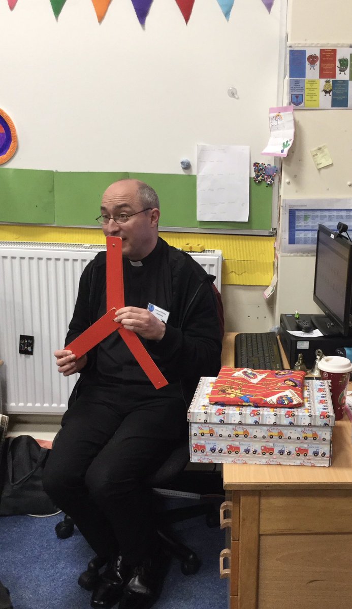 EllisonPrimary's tweet image. Today in Year 2, we had a very special visitor. Father Chris came to share his favourite stories from the Bible, as our learning this half term in RE is all about sacred stories. The children were very engrossed and listened so carefully. #ellisonre #ellisoncommunity