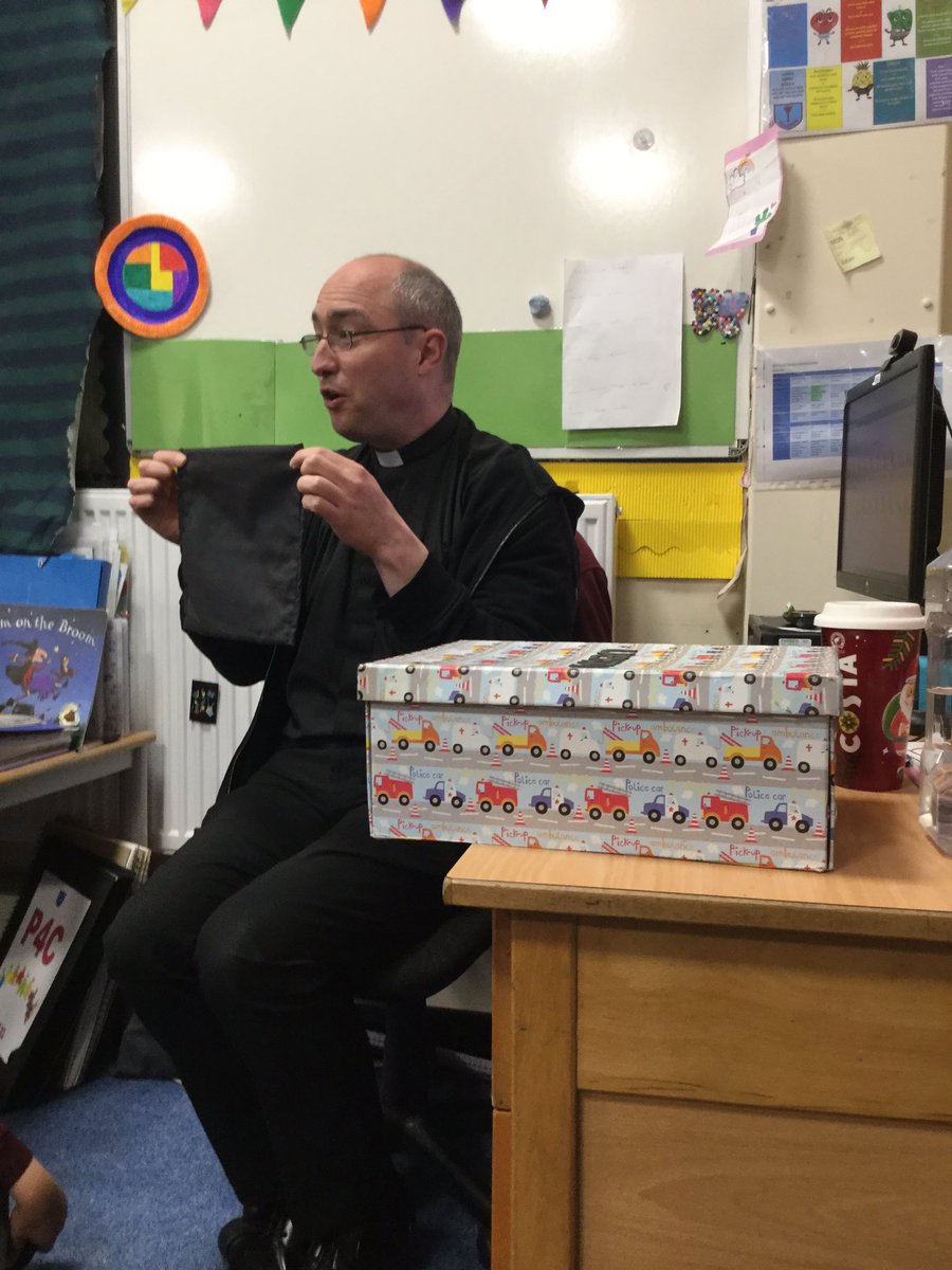 EllisonPrimary's tweet image. Today in Year 2, we had a very special visitor. Father Chris came to share his favourite stories from the Bible, as our learning this half term in RE is all about sacred stories. The children were very engrossed and listened so carefully. #ellisonre #ellisoncommunity
