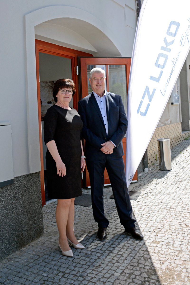 Nové školící centrum pro 30 osob a ubytování pro 25 zaměstnanců nabízí zrekonstruovaná budova, kterou společnost CZ LOKO otevřela 18. května 2022 v historickém centru České Třebové.
czloko.cz/aktuality/aktu…