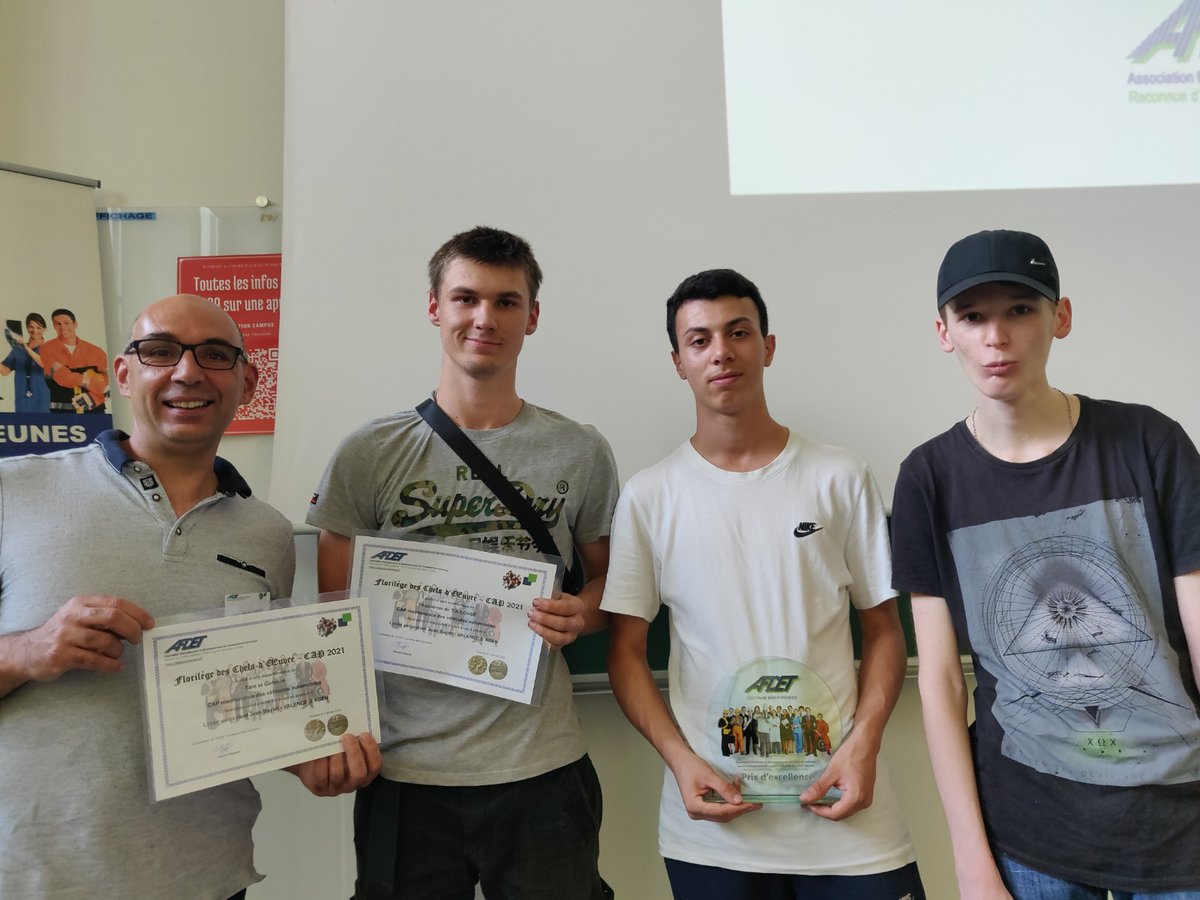 LyceeBaylet's tweet photo. Florilège des chefs d'oeuvre de #CAP : nos élèves de mécanique auto remportent le 1er prix départemental avec leur caisse à savon 🔧 👏👏 @AFDETOcc @DSDEN82 @KhelidjaP #chefdoeuvre https://t.co/nzIcKw60Rm