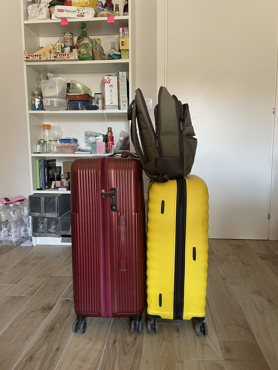 blanche_rbl's tweet photo. Bf: Jeez those must be heavy.
Me: They are.

#ItsAboutTime #officialmovingday https://t.co/RvRqRSPFlx