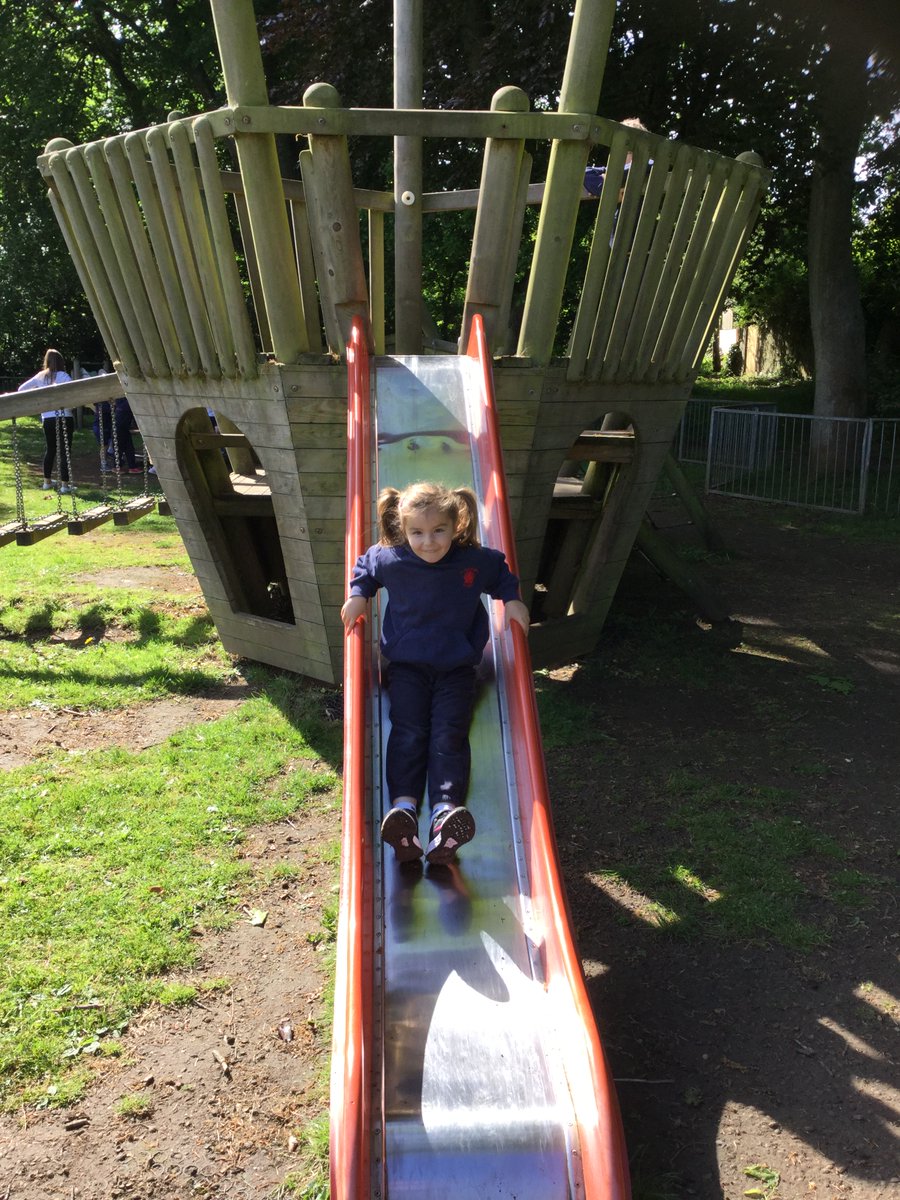 EyfsPolycarps's tweet photo. What a perfect morning! Our #firstschooltrip in the sunshine at the park ☀️😎 #primaryschool #schooltrip #EYFS #happymemories https://t.co/svgKzr2uFq