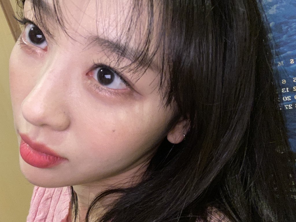 LoonaThe_Yves's tweet photo. LOONA RISING!~
#LOONA_INCOMING
@loonatheworld https://t.co/hU73rLbeqy