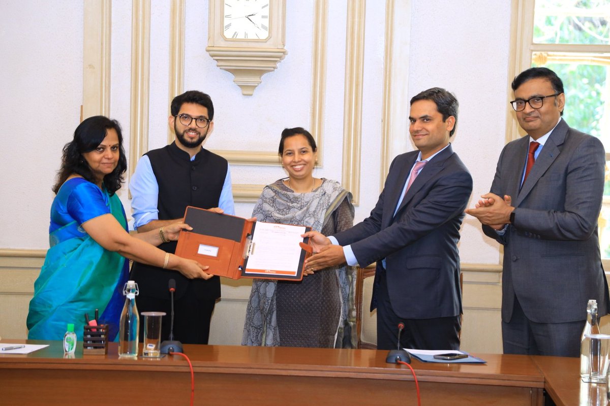 AUThackeray's tweet photo. In the post-pandemic times, there is an immense potential of growth for hospitality sector. Today, a MoU was signed with private entrepreneurs to provide quality accommodation to tourists at Mahabaleshwar, Matheran, Mithabaw, Harihareshwar and Tadoba. https://t.co/Thhh4ppTnv