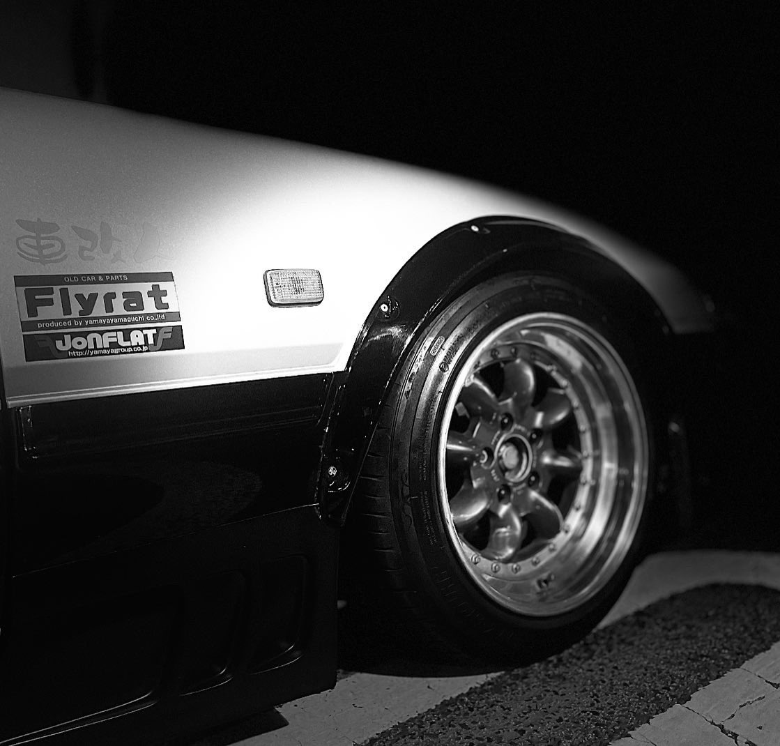 1986_HGZ31_2by2's tweet photo. 1週間ぶりに
調子見がてらチョイ乗り🚗💨
手前のタイヤから板かますの忘れてて
フレーム擦りよる😅💦
#日産 #nissan #旧車 #昭和車 #fairladyz #z31 #前期 #300zx #vg30 #2by2 #白皇帝 #zz_racing #zprojectjapan #車改人 #flyrat #jonflat #ndfc #z31nation #z31community #200zr #300zr https://t.co/vmXuKKPC0h