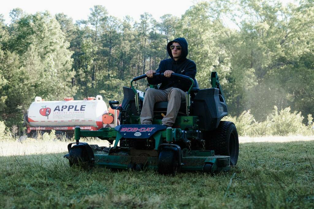 An apple a day…

What's your typical lunch? When I was in the field every day, I kept it simple: A sandwich and water. Now those Celsius drinks are huge with our guys. Have you tried them yet?

#celsius #lunch #lawncarecommunity
#lawncarelife #landsc… instagr.am/p/CdvRYPPOh-T/