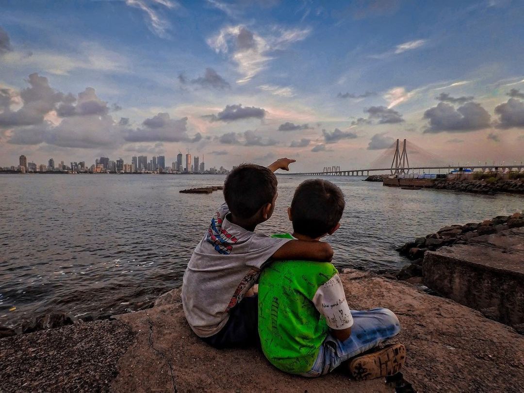 Oracle__Trade's tweet photo. आपल्यातल्या अस्थिर समुद्राला लाभलेले स्थिरतेचे किनारे म्हणजे मित्र...!
#InRhythmWithLife🎻.
#RulesofSurvival✍. https://t.co/0gerGc14iM