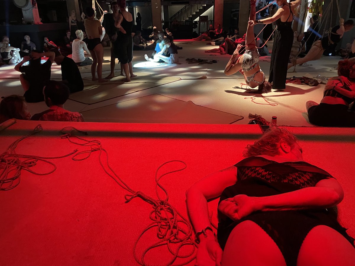 kaord_ropes's tweet photo. Eurix spring 2022 was awesome. I met many rope enthusiasts and nice people that I'm already looking forward the next one in Autumn.
Here, @DemydovaYulia tied by me, and exhausted after the experience
#shibari #kinbaku #shibarisuspension #eurix https://t.co/NexVaXUPQZ