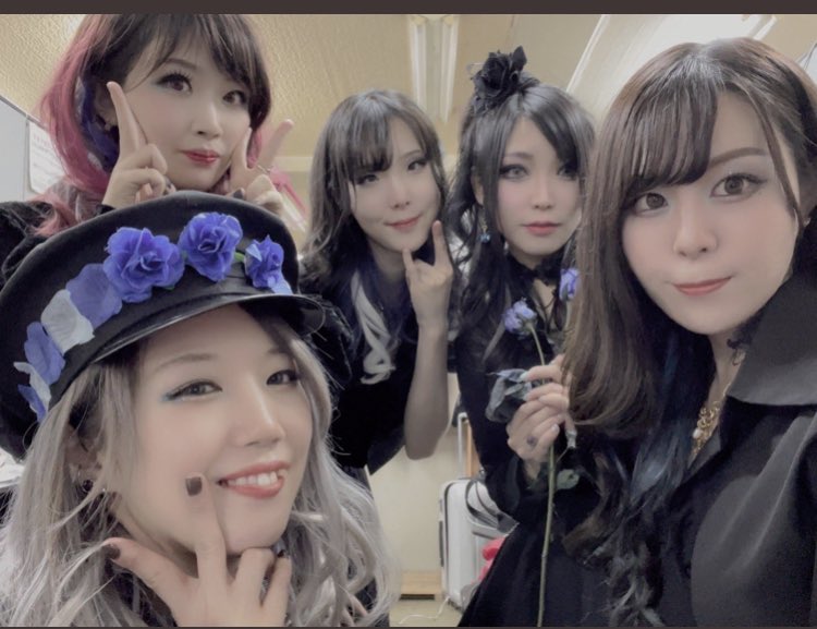 tatsurocker's tweet photo. また一つ面白いバンドがデビューしました。
先月UNPREDIXのデビューライヴに立ち会いました。デビュー前から密かに騒がれていたバンドだっただけに、ガールズやガールズメタルバンドの会場でよく会う常連ファンが多く来てました。
次の2ndライヴはちょうど1ヶ月後の6/19に予定されてます。
#UNPREDIX https://t.co/qp7Jnq9mfj