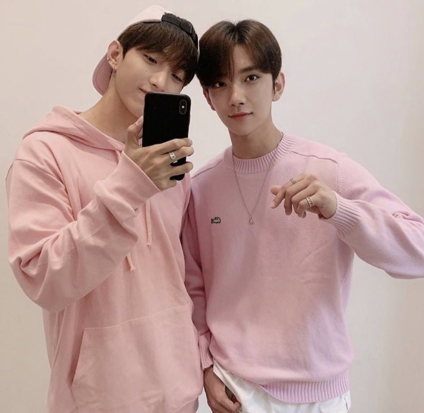 ausniyebe's tweet photo. "Turning Pink"
 
Every breakfast, Shv4 prepares strawberries for Se0k dahil paborito nya ito, one morning he decided to be a little naughty..

↳ smut (s30kso0 one shot 🔞)
↳ MINORS, pikit.
↳ foodplay
↳t0p🦌b0tt ⚔️ 
↳ pw hint: english, 6 letters

https://t.co/JtIhCNiYK2 https://t.co/1Dqm6qqh5I