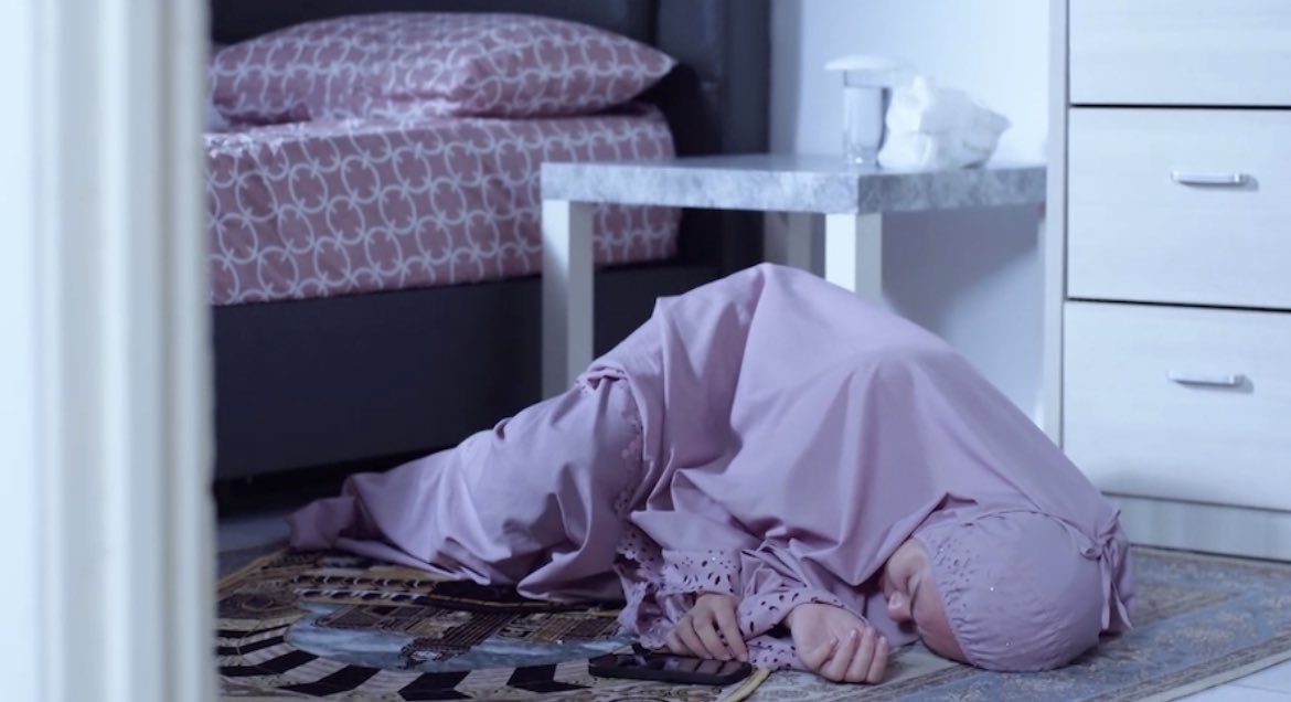 itskaytobeyou's tweet photo. To be honest, I'm ready for the sad ending. Let Khuzairi regret for the rest of his life. Mia dies as his wife, but he didnt manage to seek forgiveness, please make it happen. #7harimencintaiku3 https://t.co/0cLB8Q6eqC