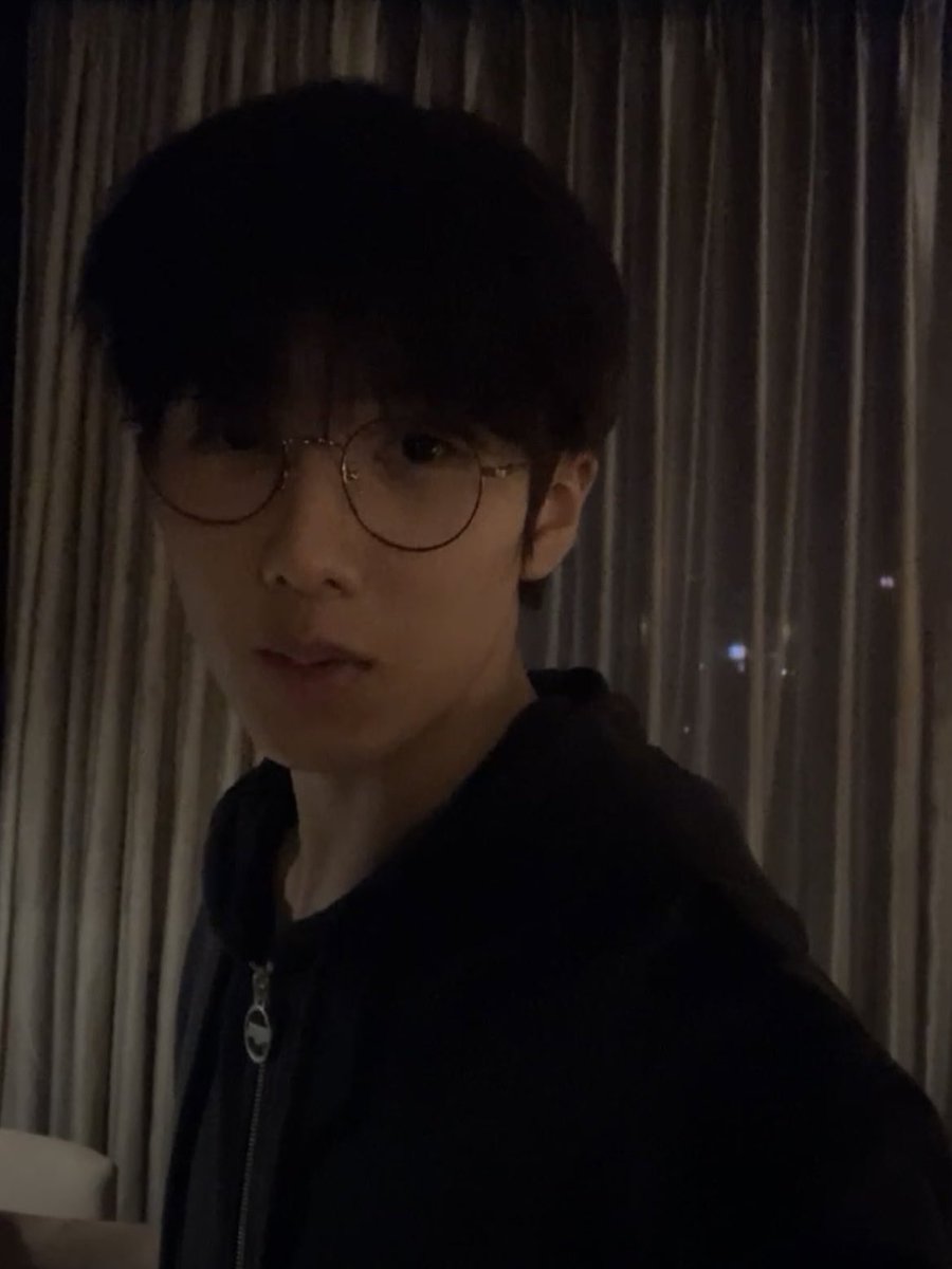 PJSLOOKS's tweet photo. #jisung instagram live 🖤 https://t.co/ZLE59kTwaD