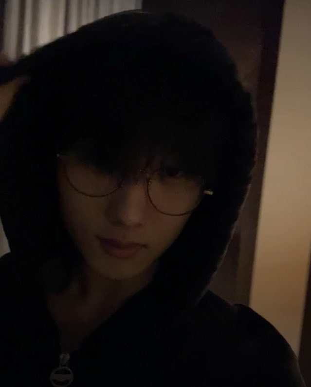 jeongyunonly's tweet photo. jisung in specs 😩 https://t.co/ArUgZy8Ah8