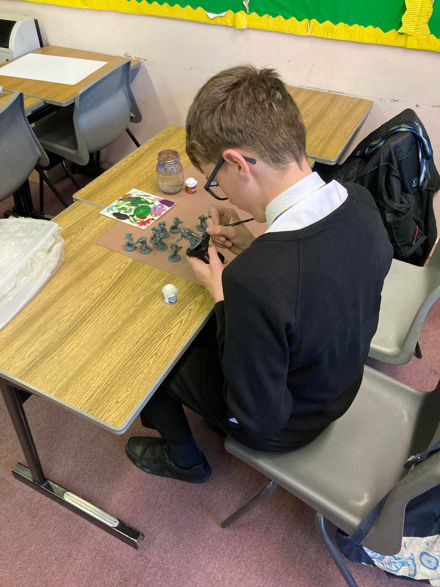 ClubMintlaw's tweet photo. S3 electives this afternoon. More focus on painting today 🖌️ #healthandwellbeing https://t.co/sh56RnCEhd