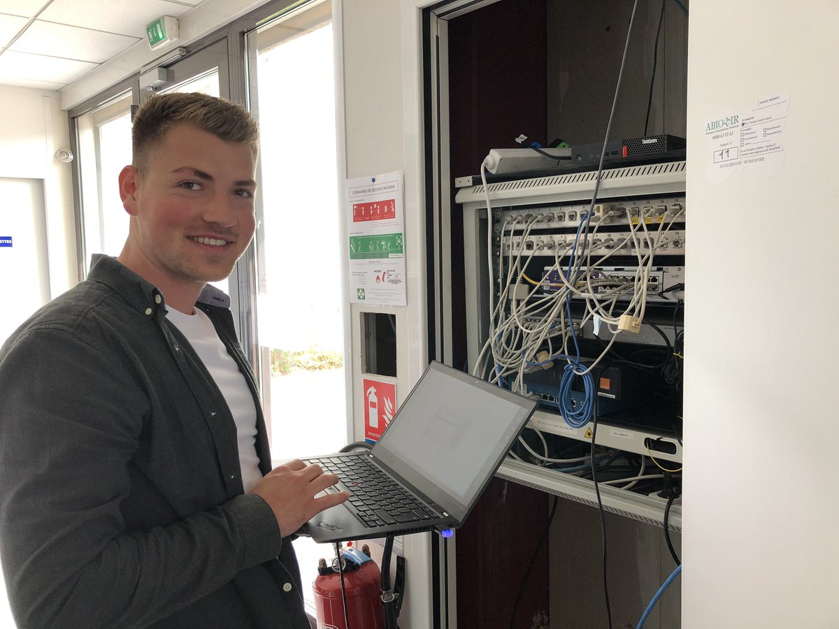 anais_boilly's tweet photo. Bonjour et merci pour vos messages ☎️📲💻!
Je ne peux pas vous répondre pour le moment, j’accompagne @ClementMarcq technicien @OrangePro chez nos clients à l’occasion de notre journée commune inter-services @OrangeOccitanie & @OrangeNvAquit 🟧 ! #PourNosClients #InsideOrange https://t.co/6SFemiBhbz