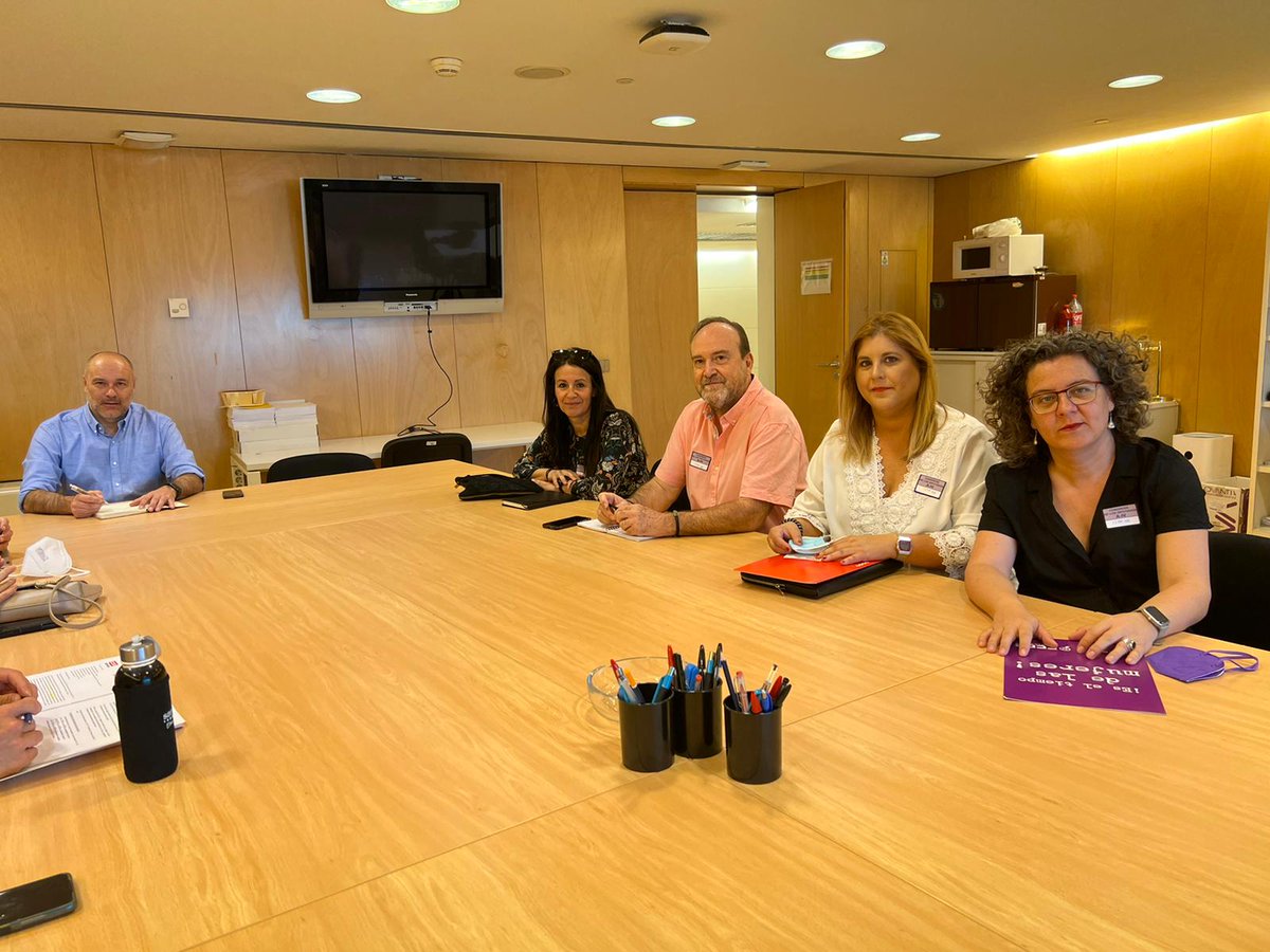 c_center_ccoo's tweet photo. Nos reunimos con ERC en el Congreso de los Diputados. 

Hemos informado de la situación del sector, de nuestras precarias condiciones y de la posición de la patronal.

Agradecemos el recibimiento y las muestras de apoyo.

#13JHuelgaContact
#ConvenioContact
#ContactCenter https://t.co/4bSPDKJ09t