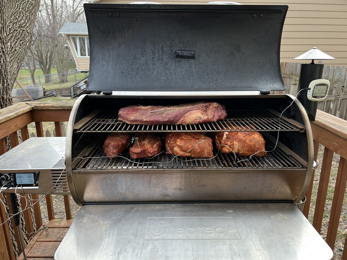 stevehowe's tweet photo. @johnkriesel Recteq 1250 FTW. Sears at over 500-degrees. Lots of room. Durable. Awesome service. And sexy AF. https://t.co/B9uv8k2jeA