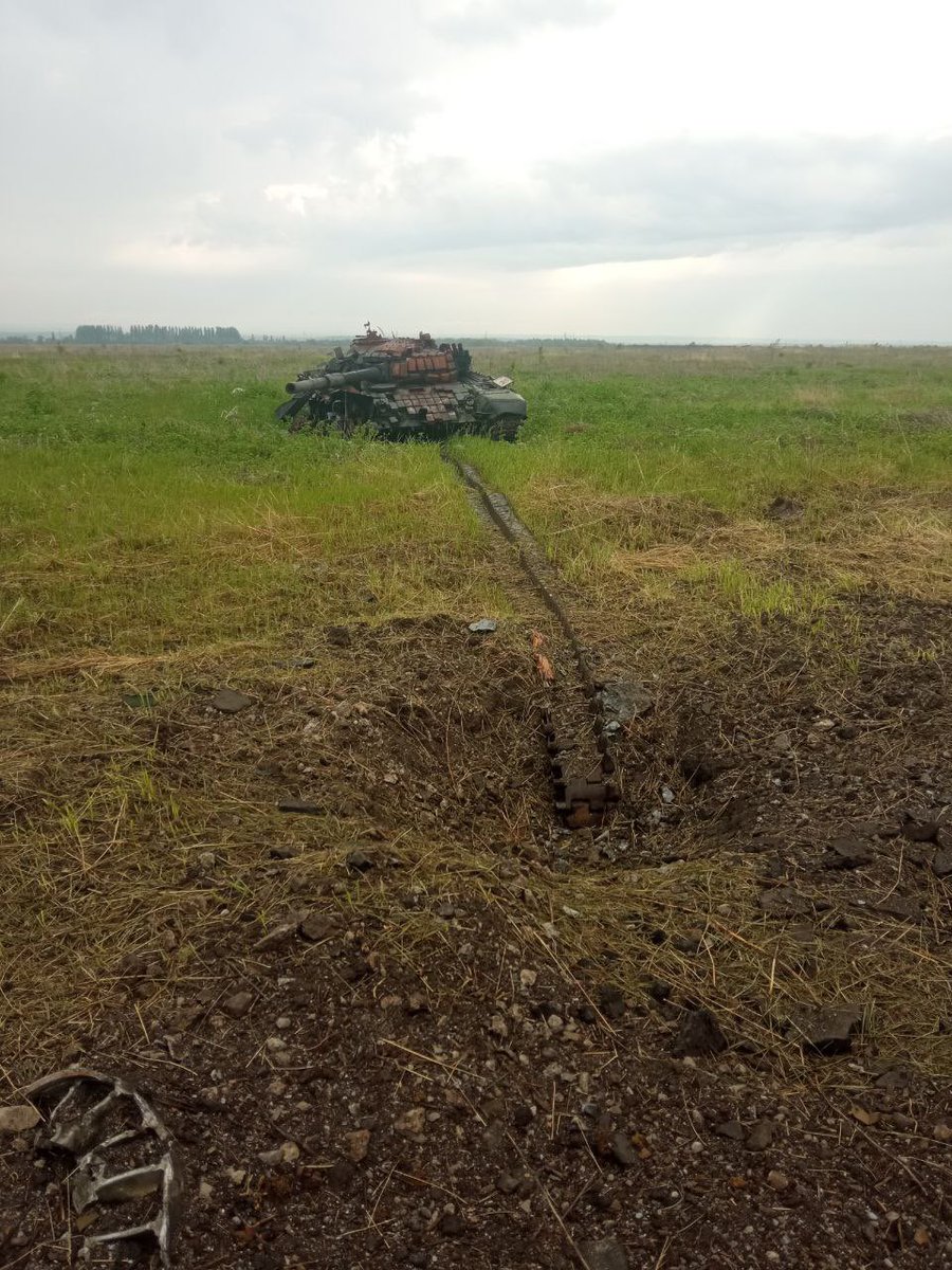 ChatterFax's tweet photo. Our poor guy, one guy died immediately, rest are well.
#Russia #Ukraine️ #UkraineRussiaWar 
#Avdiivka #RussiaUkraineWar https://t.co/GyMerUINjE