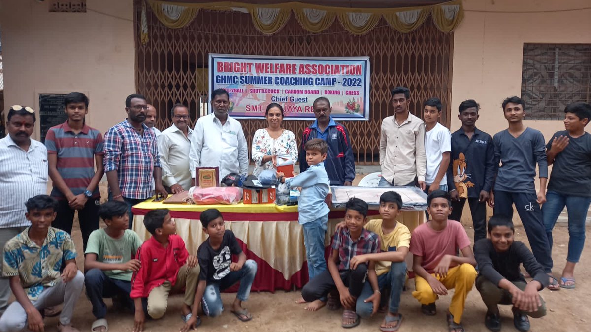 pvijayareddy1's tweet photo. Inauguration of #ghmc summer coaching camp at  Old CIB quarters# Khairtabad  Handed over sports material for summer camp, to  #Brightwelfareassociation committe , colony members.
#khairtabaddivision.
@KTRTRS 
@RaoKavitha 
@trspartyonline 
@TelanganaCMO https://t.co/OaiiGzFwAn