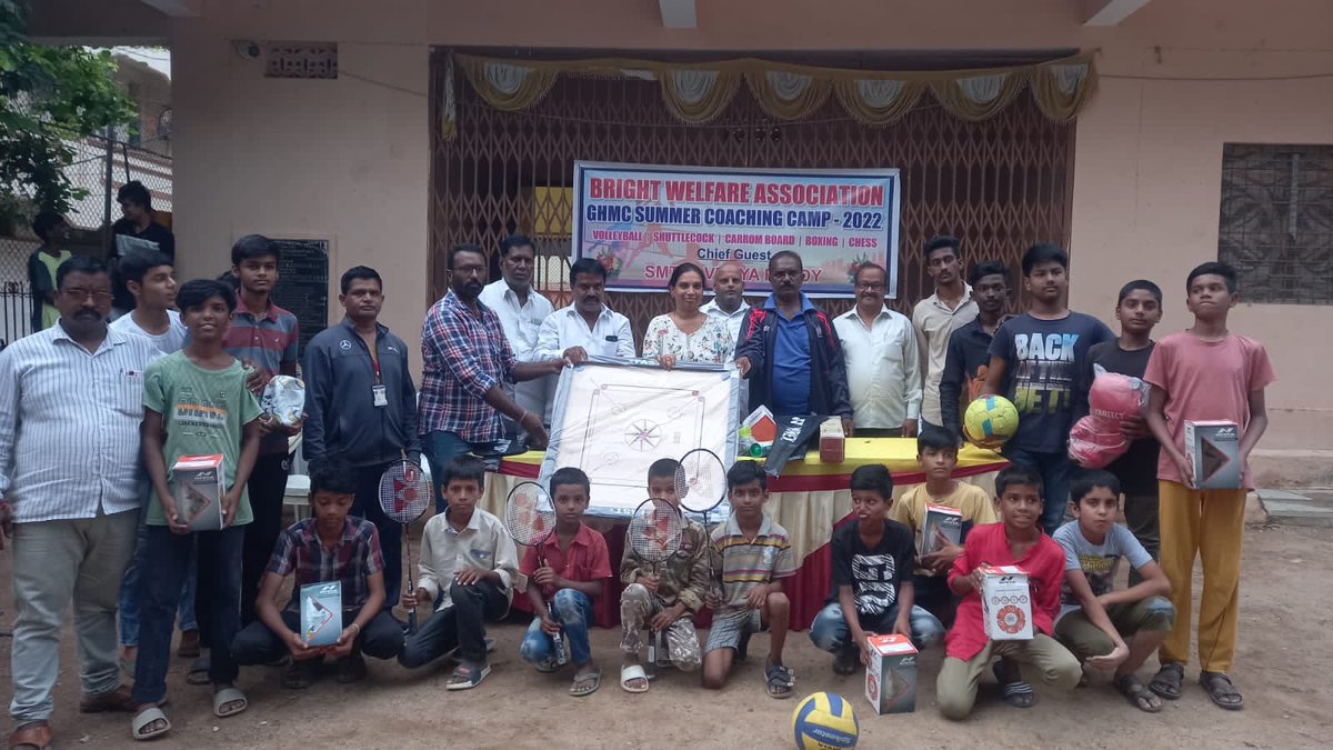 pvijayareddy1's tweet photo. Inauguration of #ghmc summer coaching camp at  Old CIB quarters# Khairtabad  Handed over sports material for summer camp, to  #Brightwelfareassociation committe , colony members.
#khairtabaddivision.
@KTRTRS 
@RaoKavitha 
@trspartyonline 
@TelanganaCMO https://t.co/OaiiGzFwAn