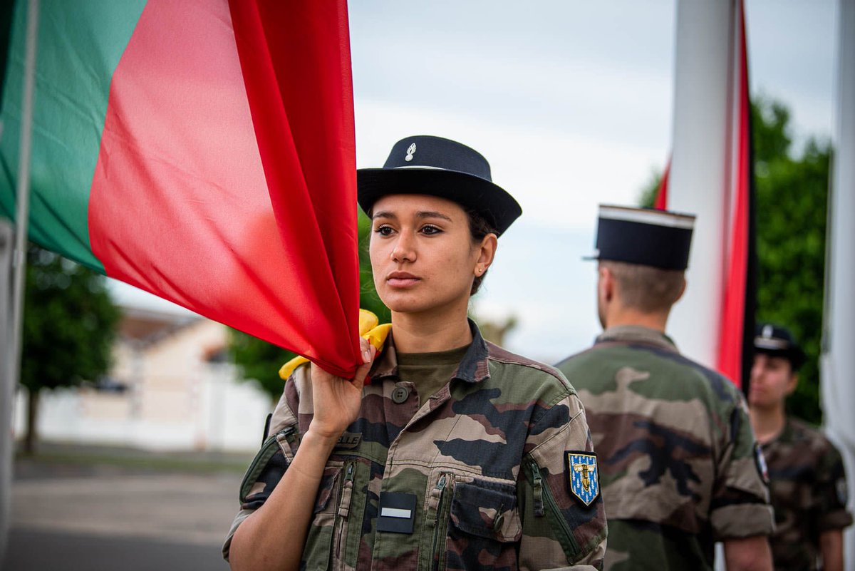 c1_eogn's tweet photo. Levé des couleurs 🇨🇵 ce matin à l'#EOGN. Nos #officiers de pays amis sont mis à l'honneur : Cameroun 🇨🇲 Djibouti 🇩🇯
Jordanie 🇯🇴 Madagascar 🇲🇬
2 classes de collégiens du @Departement77 étaient présentes: pédagogie, partage, transmission, exemple. Merci à eux et leurs professeurs. https://t.co/LSzXX5R4BN