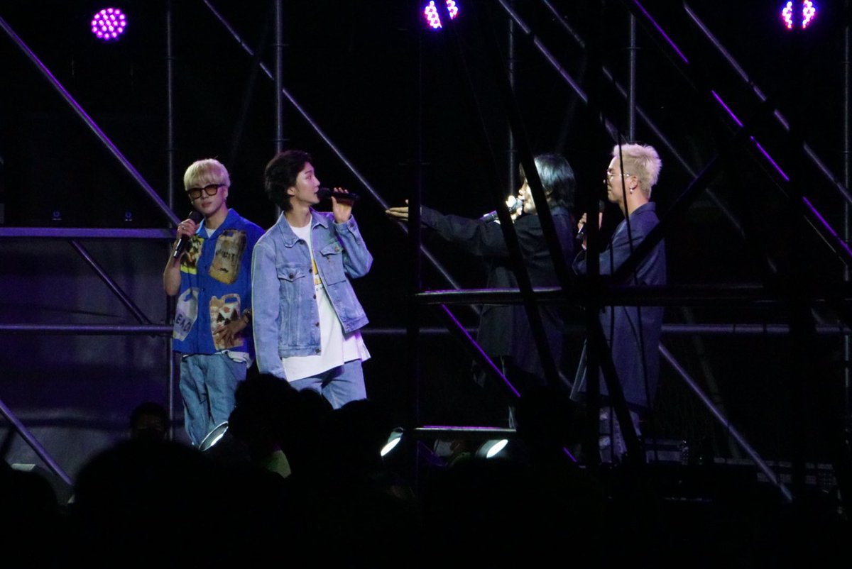 GoodVibes_W's tweet photo. 멀어도 햄보케....💙💙💙💙

#위너 https://t.co/CM2QacYU0q