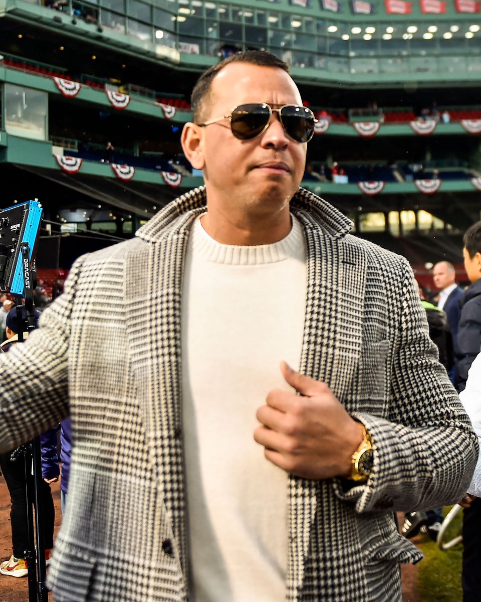 FOS's tweet photo. Now betting on the growth of mixed martial arts: @AROD.

Alex Rodriguez has become a partial owner of the Professional Fighters League, after contributing to a $30M funding round.

The former MLB star will join the board for the PFL — now valued at $500 million, per @cnbc. https://t.co/sa6rIYbsTr