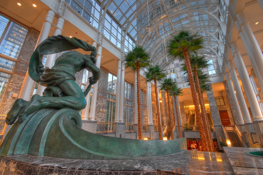 harbourbuilds's tweet photo. 311 South Wacker Dr. is known as the “Queen” of the skyline. The building has an extensive lobby with 2 story high ceilings. A portion of the lobby has steel structures influenced by the "L". Palm trees and fountains also shape the lobby. #Harbour #ChicagoConstruction #311SWacker https://t.co/cKK8OthKQ5
