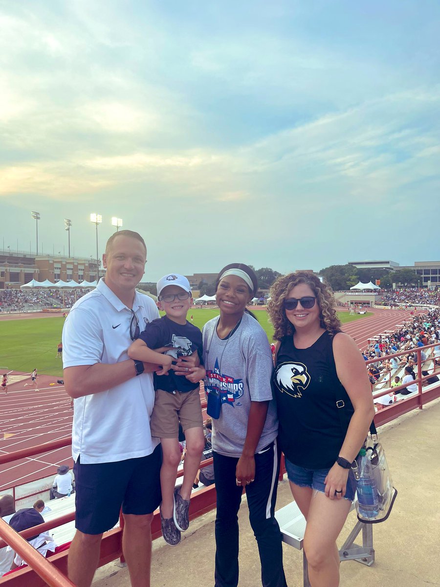CoachSaxe's tweet photo. May has been a GREAT month to be in @akinsathletics!
@MichaelYbarra34 🖊 ➡️ @SDmesafootball 
@MathewFan03 🖊 ➡️ @WesleyanIowa 
@_makhimarie 👟 @uiltexas State Track meet 
@kismith22 recognized @NFFNetwork 
12 ⚾️🥎🏌🏻🏃🏾‍♀️athletes awarded @THSCAcoaches Academic All State!
@AkinsAISD https://t.co/69dXZXAk8e