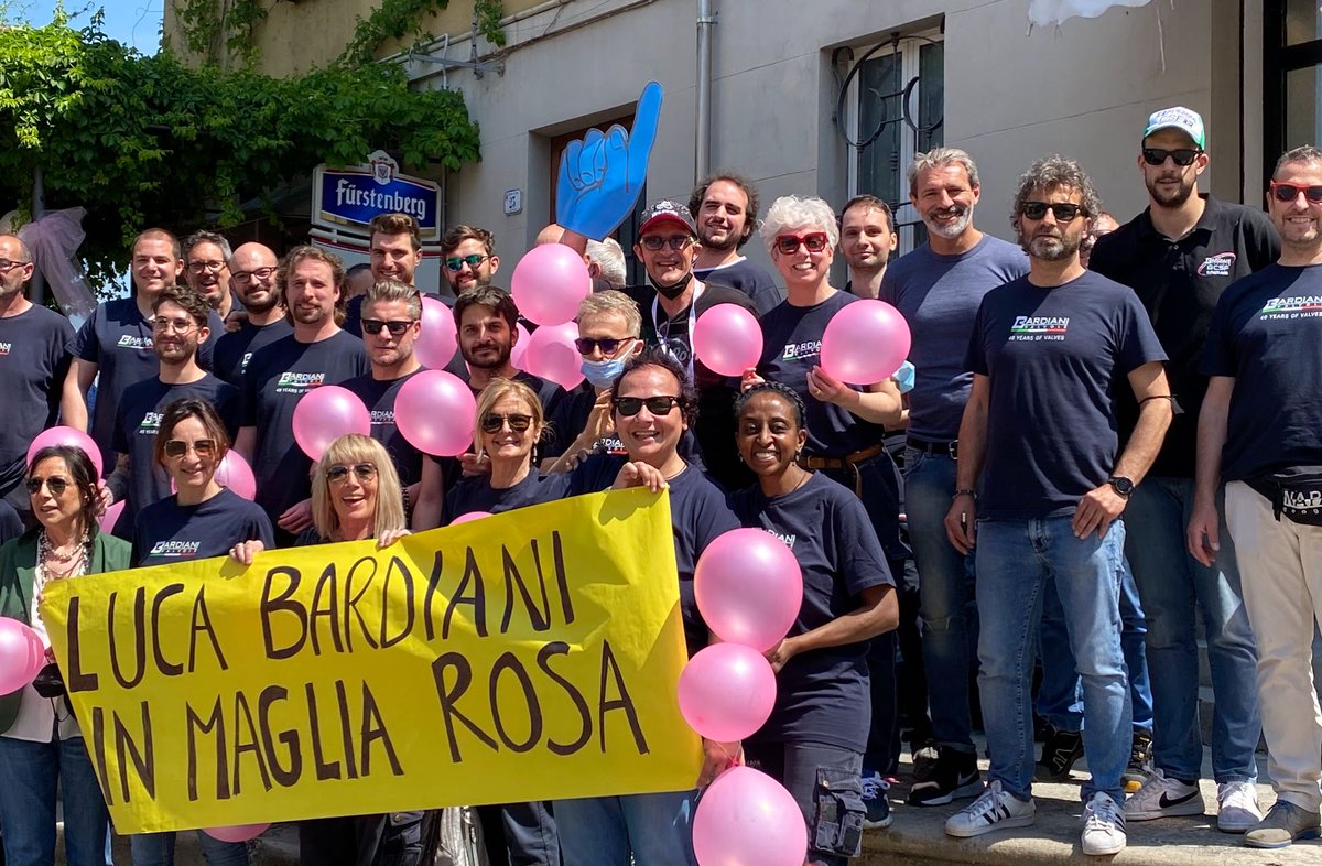 TEAM] Passione, entusiasmo, coinvolgimento.

Oggi al passaggio del #Giro eravamo tutti pronti a tifare per il "nostro" #greenteam <a href="/Bardiani_CSF/">VF Group Bardiani-CSF Faizanè</a> 

Forza ragazzi!!