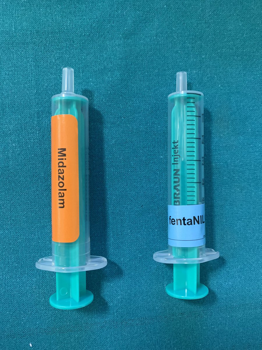 diazolam's tweet photo. Abrimos debate sobre cómo colocáis las pegatinas para identificar los fármacos en las jeringas: de manera longitudinal o de manera circunferencial.
Aportad vuestra opción y por qué creéis que es mejor una que otra. https://t.co/wY4mWSSPKC