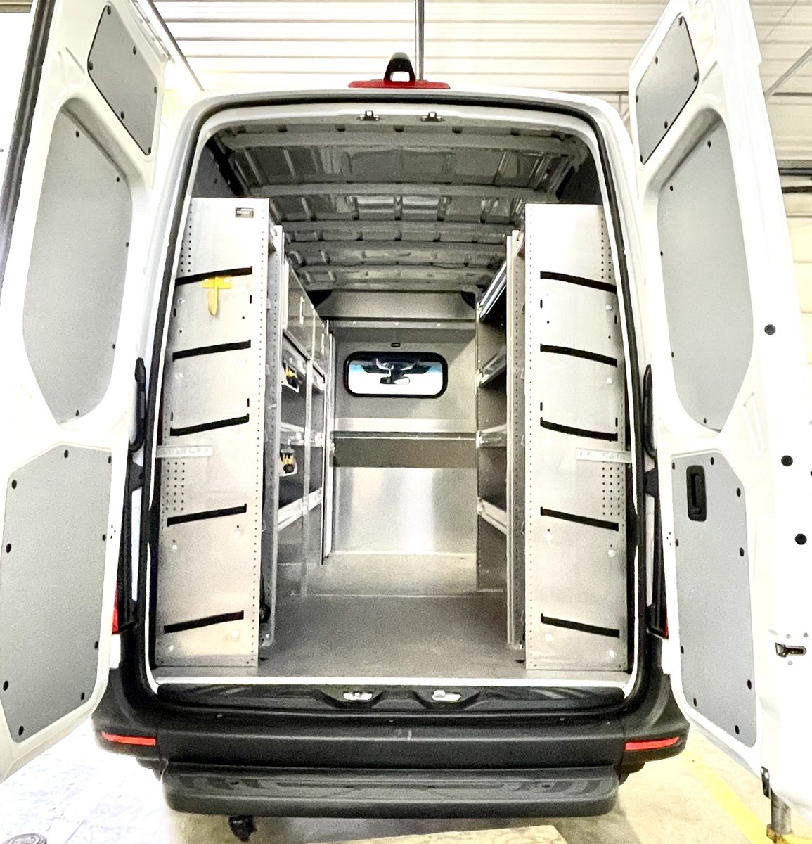 MobileColdSol's tweet image. 2022 @MBvansUSA Sprinter 144” wb high roof cargo van upfit with @RangerDesignInc components &amp;amp; sliding door window installed. Contoured aluminum partition w/ window, shelving units, locker, locking shelving doors, partskeeper cases, bottle racks &amp;amp;hook.
