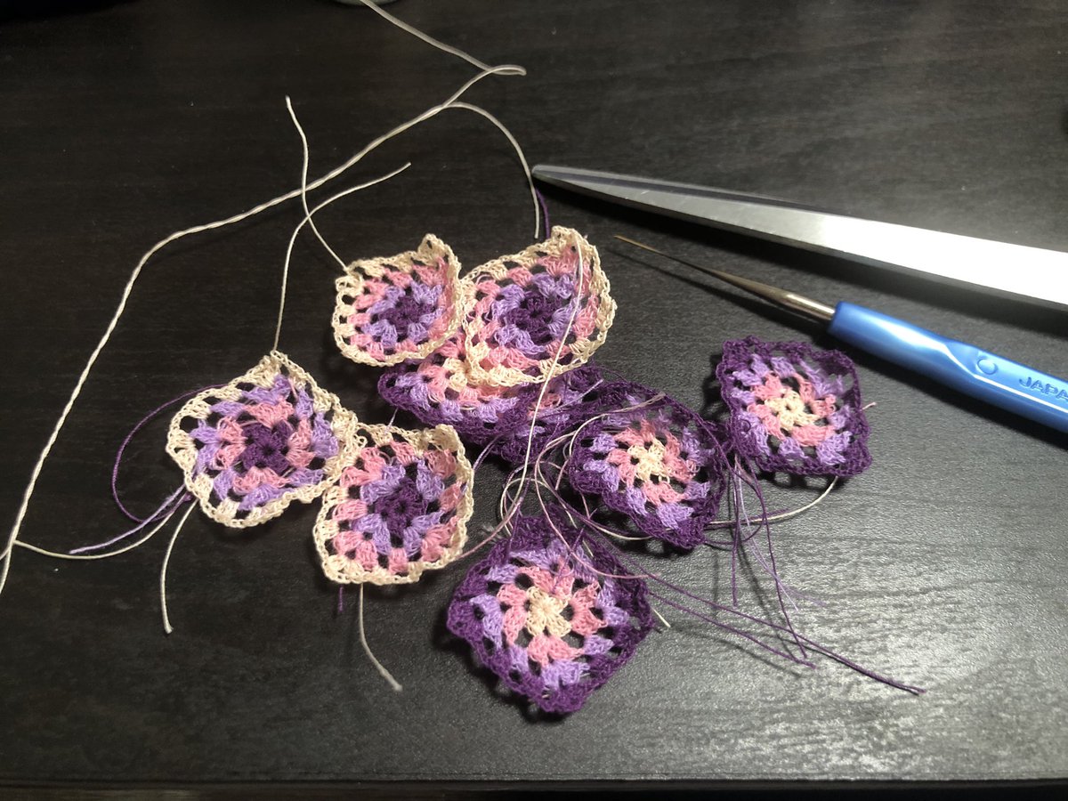 crazypuce's tweet photo. I think I figured it out! 😊
#minicrochet #tinycrochet #grannysquare #crochet #handmade https://t.co/FHdLp1Hfe7