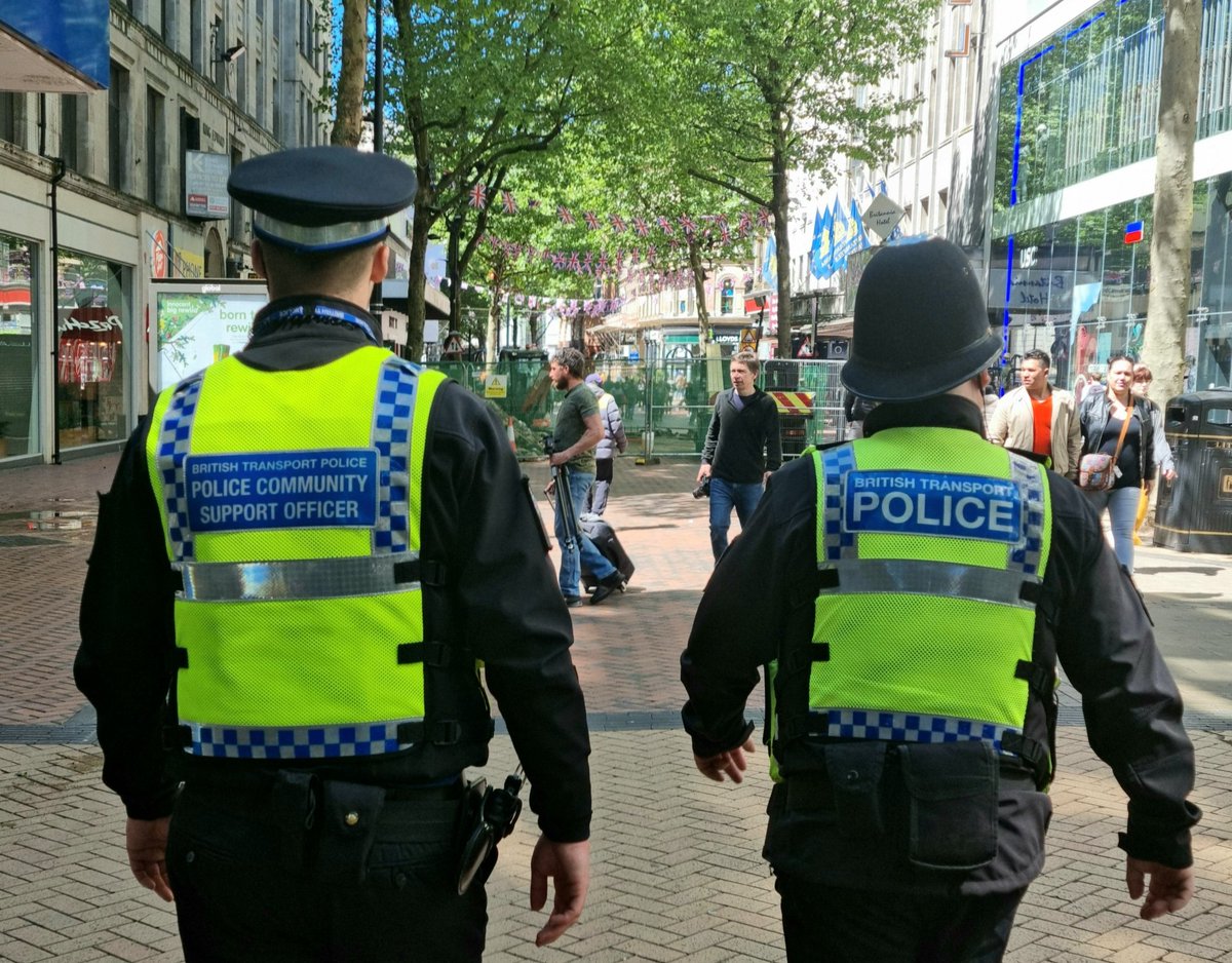 #PATROLS | Today we're joining a team effort to seek repeat offenders with @BrumCityWMP 🚨

#OpTrapezoid targets those who cause harassment, alarm & distress in the city centre. We have already issued legal papers to a repeat offender refusing support.

#TogetherWeveGotItCovered