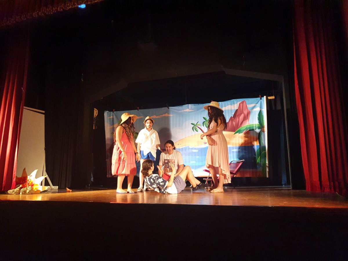 ConsejeriaEduc1's tweet photo. En esta tarde del 2º día del XXIII Festival de Teatro escolar en español 🎭 #23Festivalteatro han actuado los grupos de @iejrjma y del @VivesCe 
#CentrosEspañolesMarruecos @AccEducativaExt
@EmbEspanaRabat  @MarocEducation  @educaciongob https://t.co/txibNH3cNC