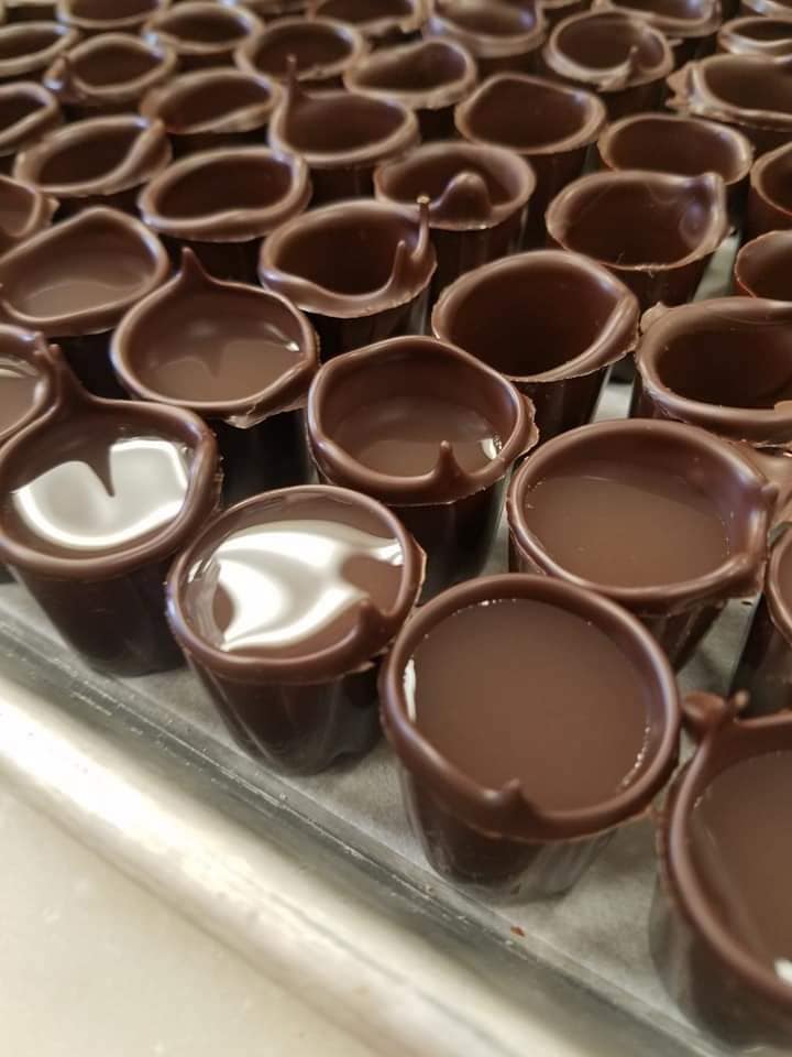 PironChocolates's tweet photo. Evanston Arts &amp; Craft Beverage Crawl Tonight! 5-8pm. We're making Jellied Cranberry Juice Whiskey Shots in Chocolate Cups! https://t.co/ZGLm5FYZzQ https://t.co/K4FTNonhks
