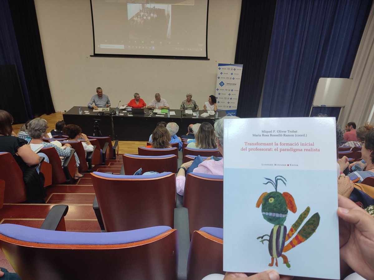 UIBuniversitat's tweet photo. 📚Avui s'ha presentat el llibre Transformant la formació inicial del professorat: el paradigma realista, un homenatge a tot el professorat que, des de la @EducacioUIB, que ara fa 30 anys, ha treballat per la millora de la formació dels docents 👩‍🏫🧑‍🏫https://t.co/8Mne4XGLDd https://t.co/QcgeijlyqA