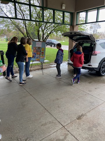 Woodbridge loves their staff! The 'ice-cream truck" pulled up to serve teachers their favorite treats. Thanks for 'treating' our teachers so kindly, Woodbridge students and families! #ZPSLearningforLife