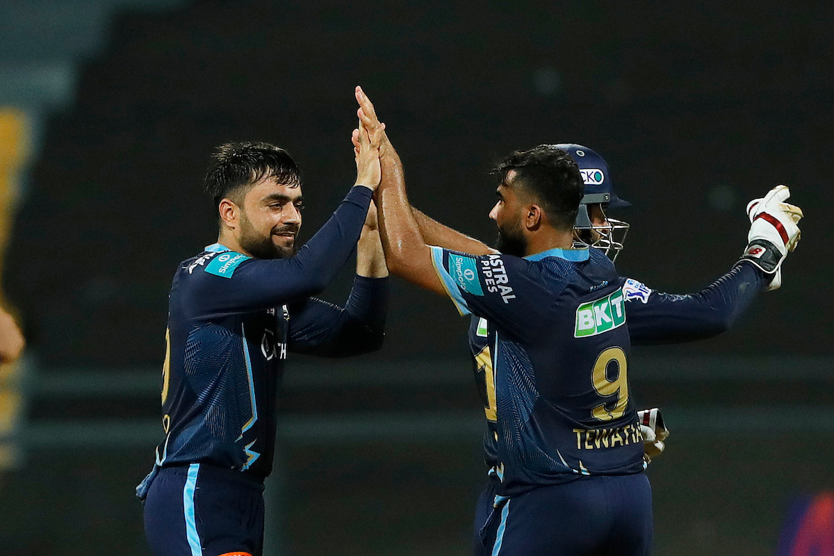 IPL's tweet photo. Rashid Khan picks up his second wicket and this time it is Virat Kohli who has to depart.

Live - https://t.co/TzcNzbrVwI #RCBvGT #TATAIPL https://t.co/nvZ4ZdeDr7