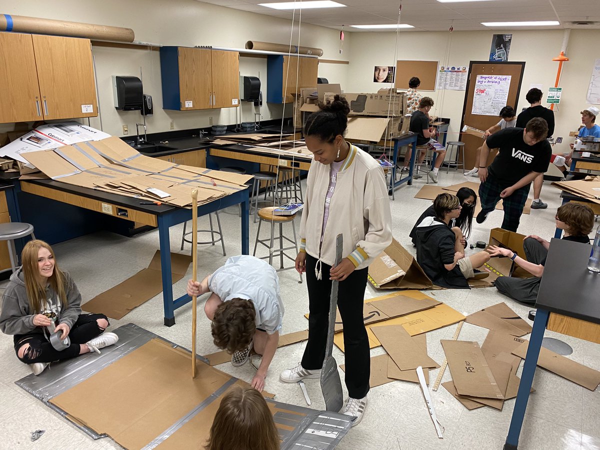 GretaVoit's tweet image. It’s boating season in #Physicsland!!! Boat races will be Wednesday, June 1—Save the Day! :) #PostExamFun #CardboardIsEverywhere #EngineeringAndDesign