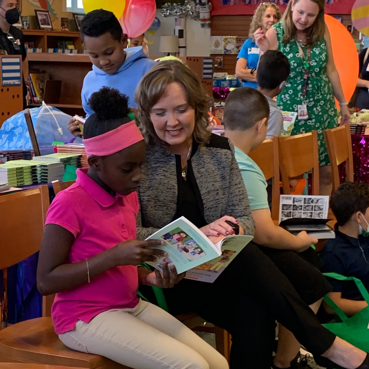 cscpbc's tweet image. "Readers are LEADERS!" What a fantastic morning kicking off summer reading with @BerkieBulldogs! Each student picked out a book to take home, courtesy of our #ABookforEveryChild campaign. Happy reading everyone! @pbcsd #cscpbc