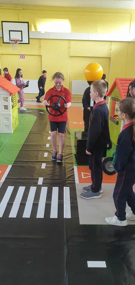 MrLynch3rdclass's tweet photo. We had a great time learning all about road safety today. Thanks to the RSA Street Smart team https://t.co/U8t8aGyk84
