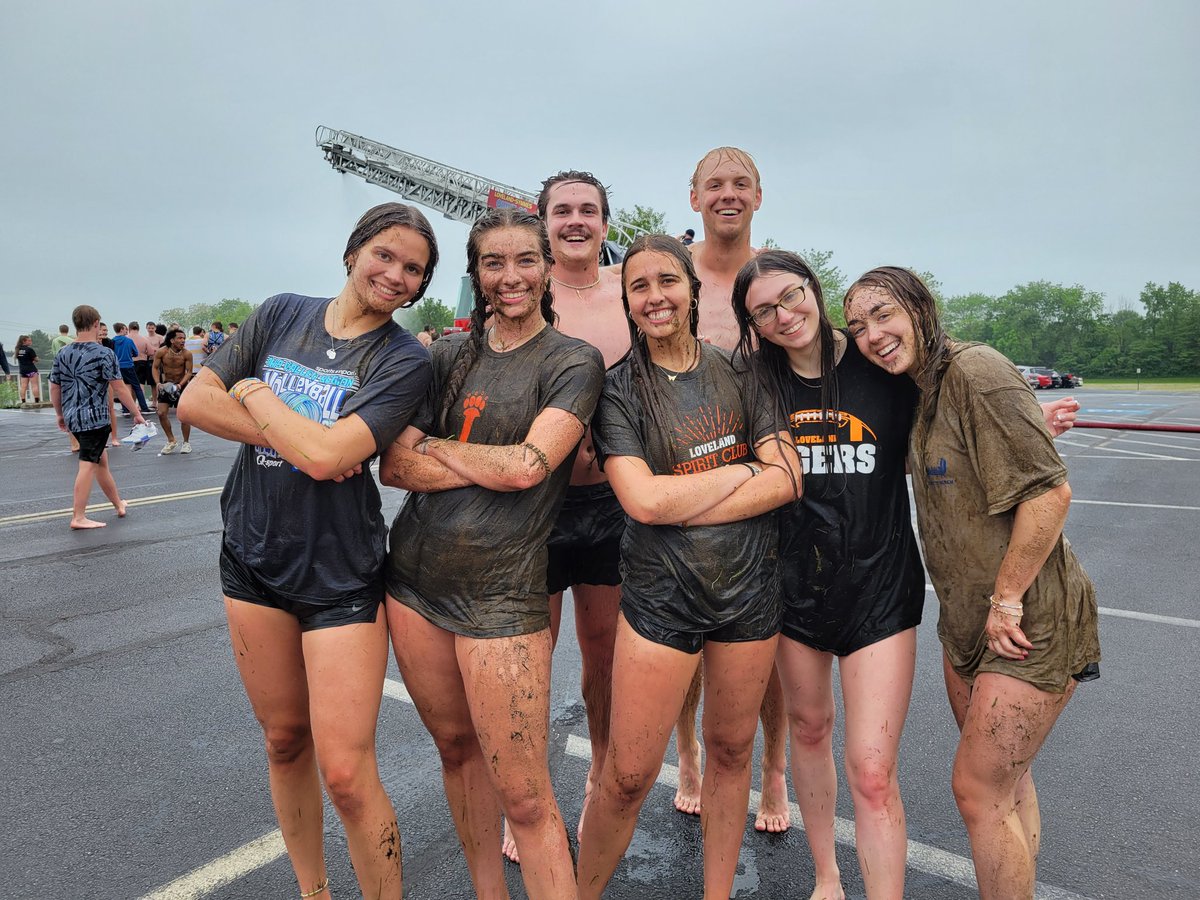 partrike1's tweet photo. Senior fun day. Class of 2022
@TigerSpiritClu1  @Loveland_HS https://t.co/7MWnPppAFs