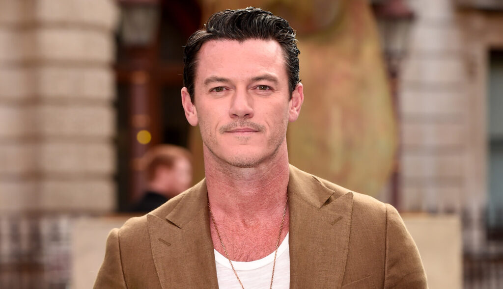 TelefilmSpoiler's tweet photo. Buon giovedì, House Telefilmici!

https://t.co/2tupUQyQjz

#LukeEvans 
#19maggio2022 
#Attoredelgiorno 
#Actoroftheday 
@TheRealLukevans https://t.co/vu14uYeqxx