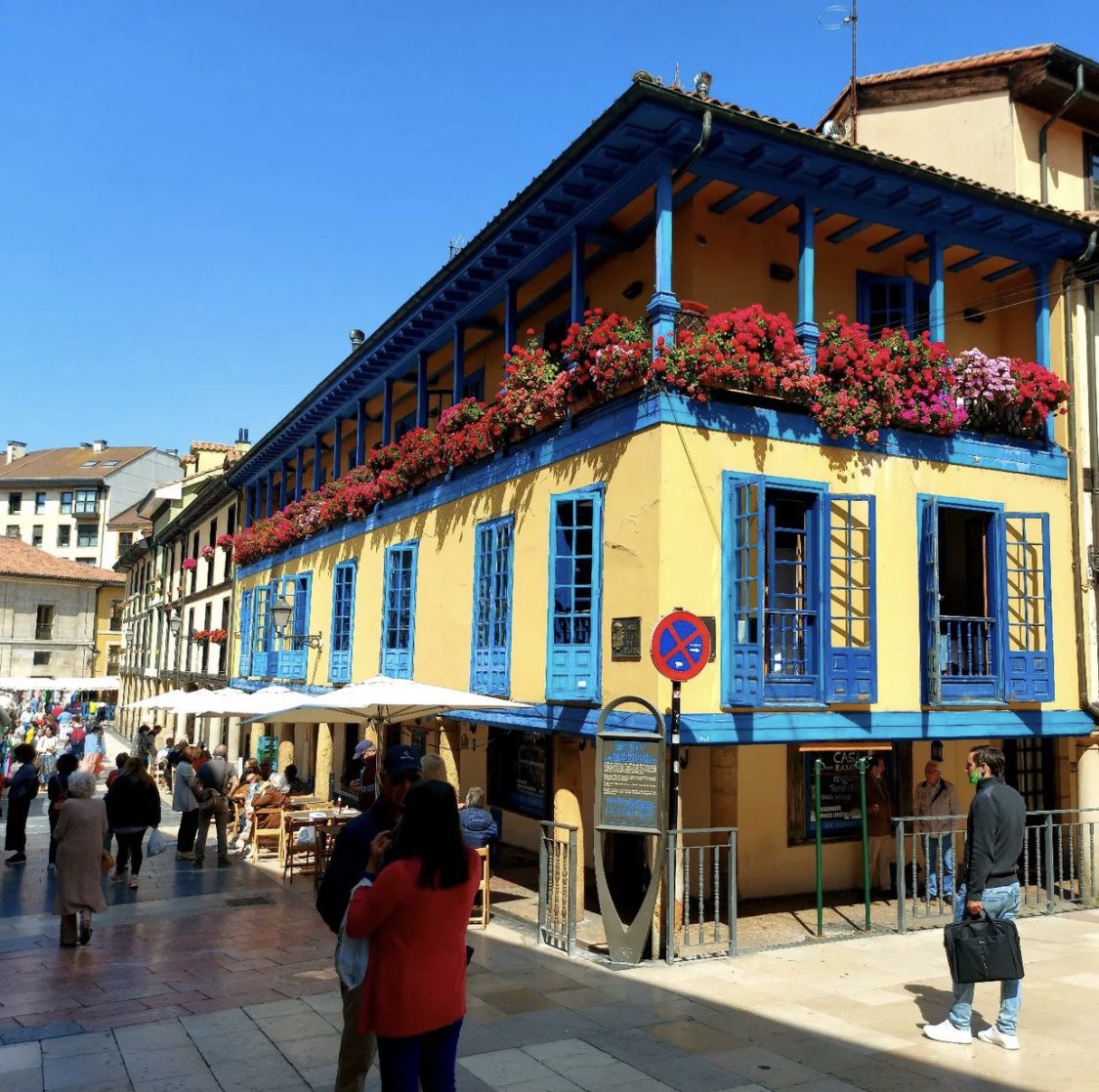 ¡Buenas noches <a href="/igers_oviedo/">Igers Oviedo</a>! Colores de #Oviedo 📸😍🙌🏻✨foto de @yiki70

 ✨❤️✨🌟💫✨#igerstierrina #igers_oviedo #igersspain #igers #igersoviedo #igersasturias