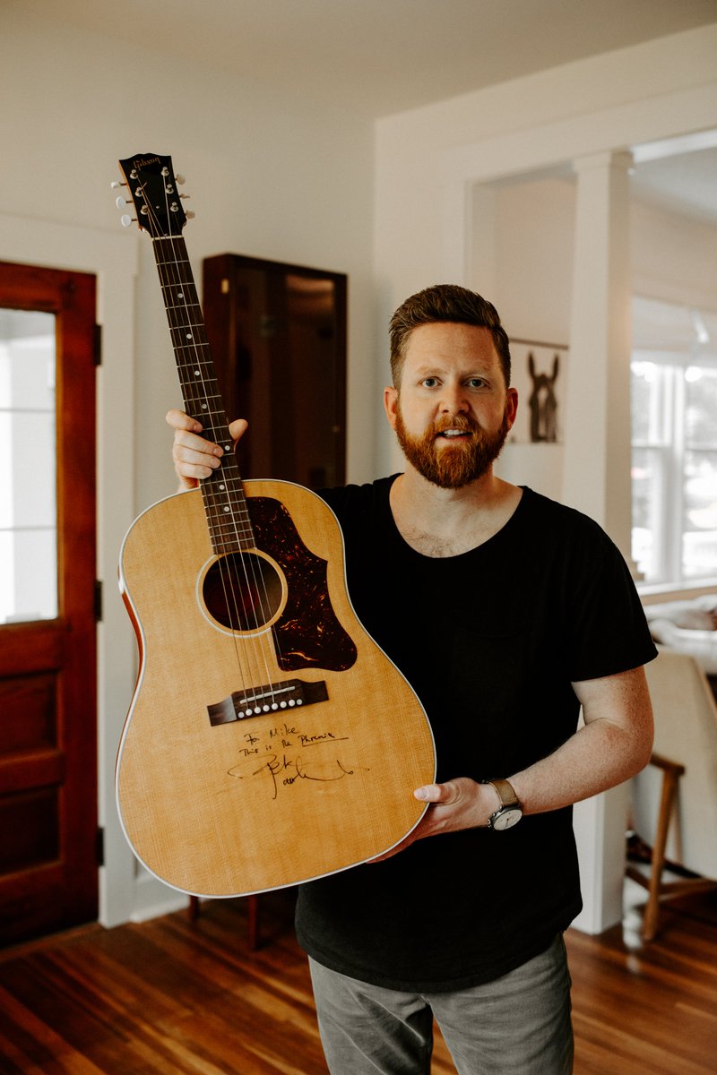 mikekinneystory's tweet photo. Shared a look last week when I received this guitar from Pete Townshend from @thewho. Can’t wait to share more with you about how this guitar came to be in #OutoftheFire. https://t.co/xKVW9GXEwM