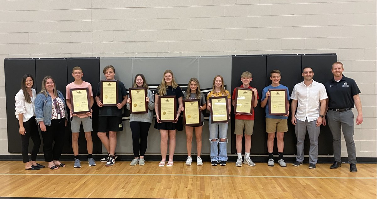Ms_CZess's tweet photo. Congratulations to the 8th grade recipients of the Glory of Missouri Awards! 🏆🖤 @TroySouthMiddle @TSMSAD #onceatitanalwaysatitan #kidsfirst https://t.co/l1bzwGKlXm